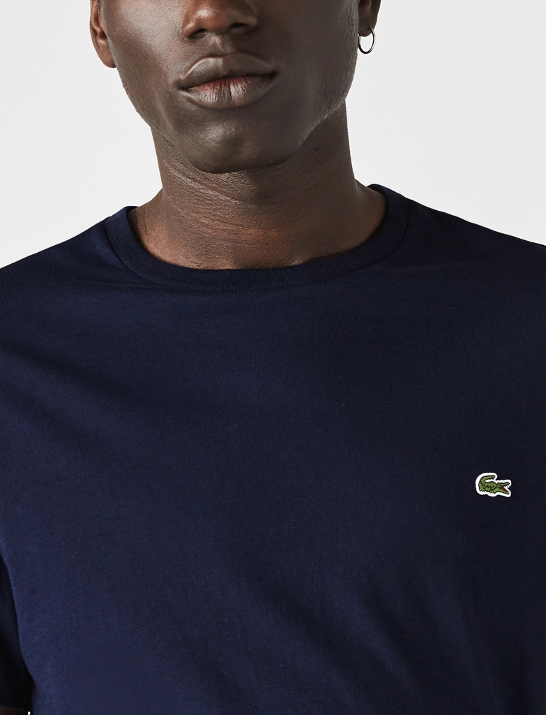 LACOSTE – T-shirt a girocollo in jersey di cotone Pima – Blu navy – TH6709 166 - immagine 4